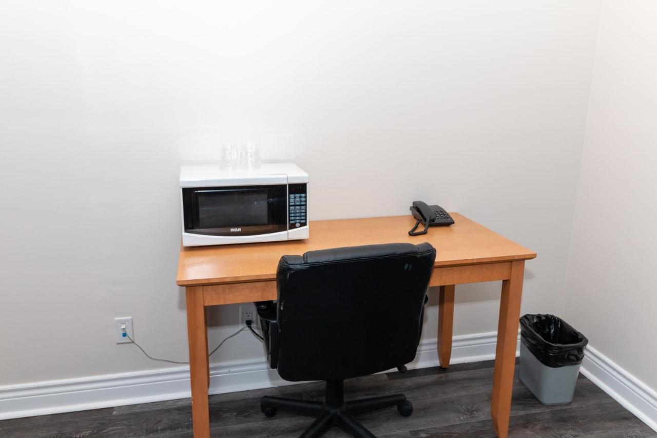 Borden Inn And Suites Angus Extérieur photo