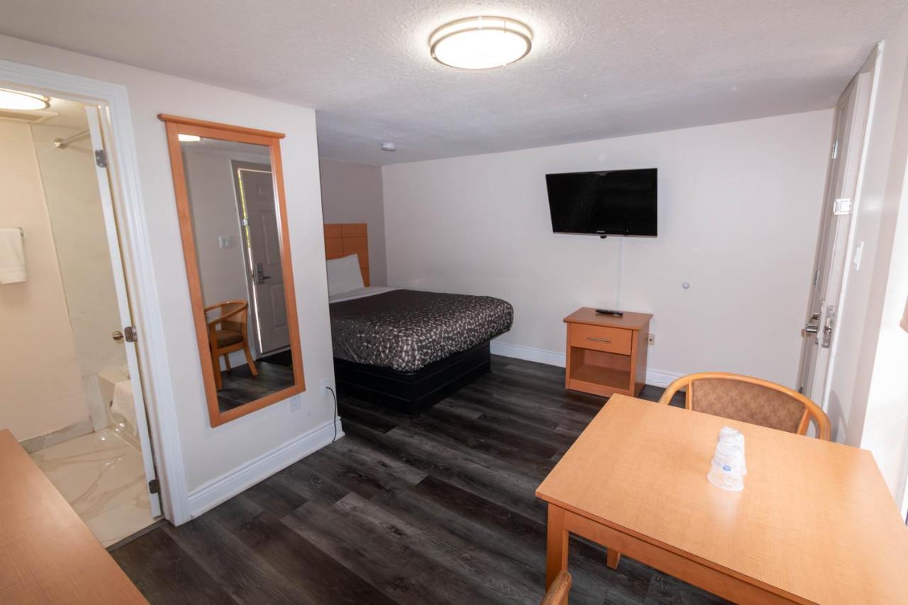 Borden Inn And Suites Angus Extérieur photo