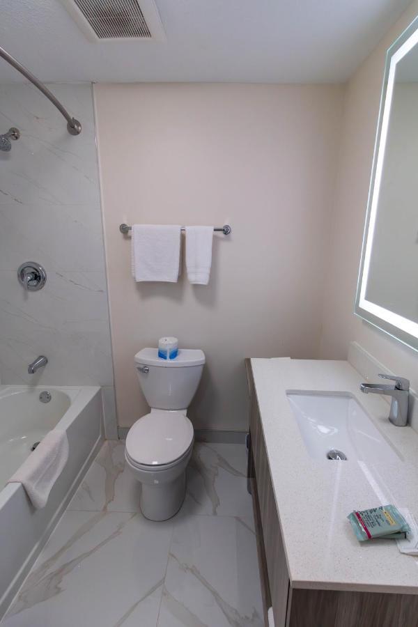 Borden Inn And Suites Angus Extérieur photo