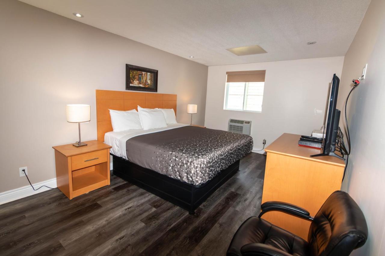 Borden Inn And Suites Angus Extérieur photo