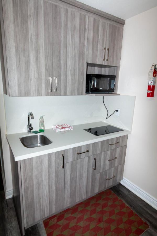 Borden Inn And Suites Angus Extérieur photo