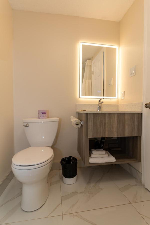 Borden Inn And Suites Angus Extérieur photo