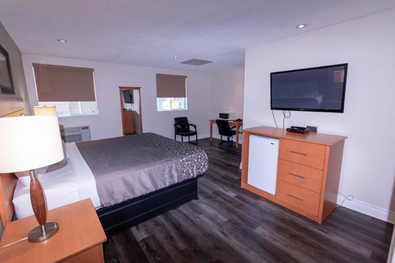 Borden Inn And Suites Angus Extérieur photo
