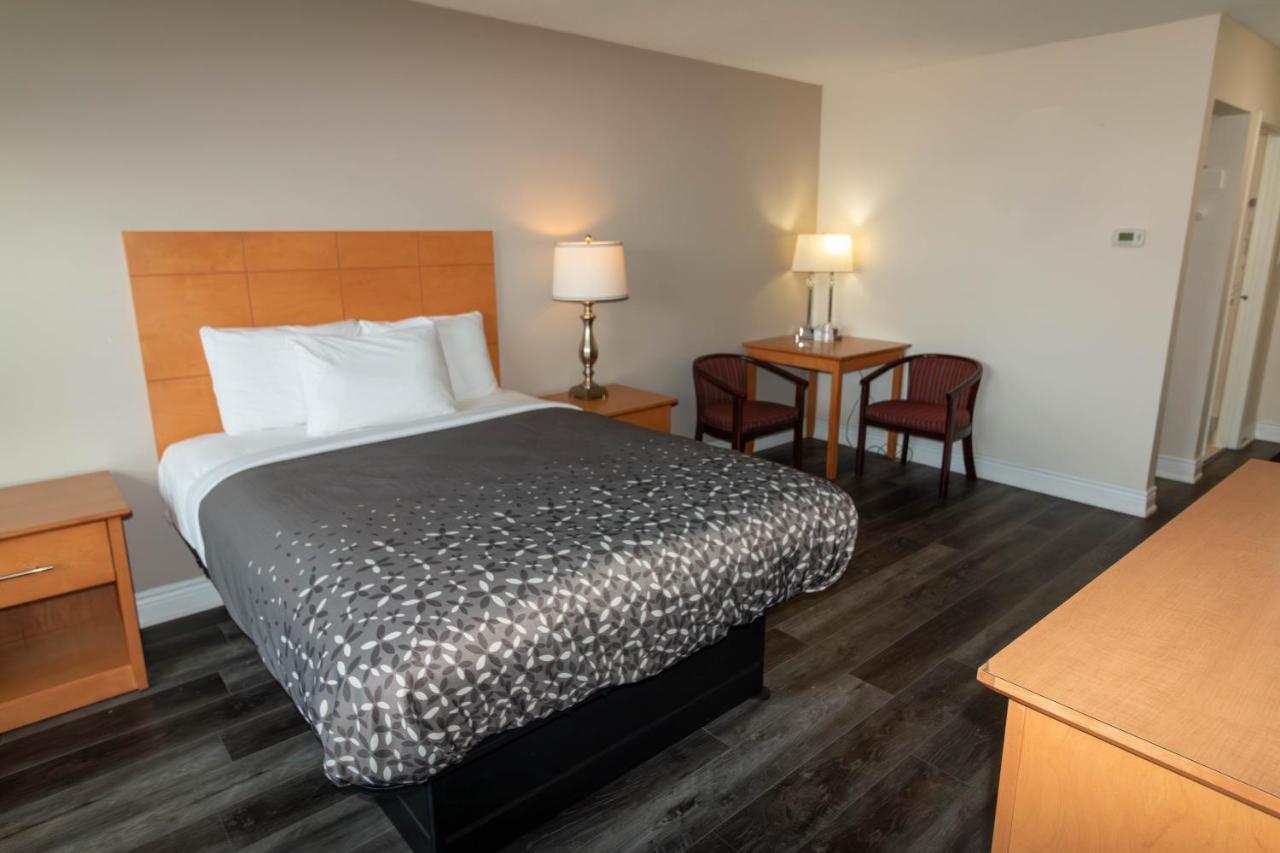 Borden Inn And Suites Angus Extérieur photo
