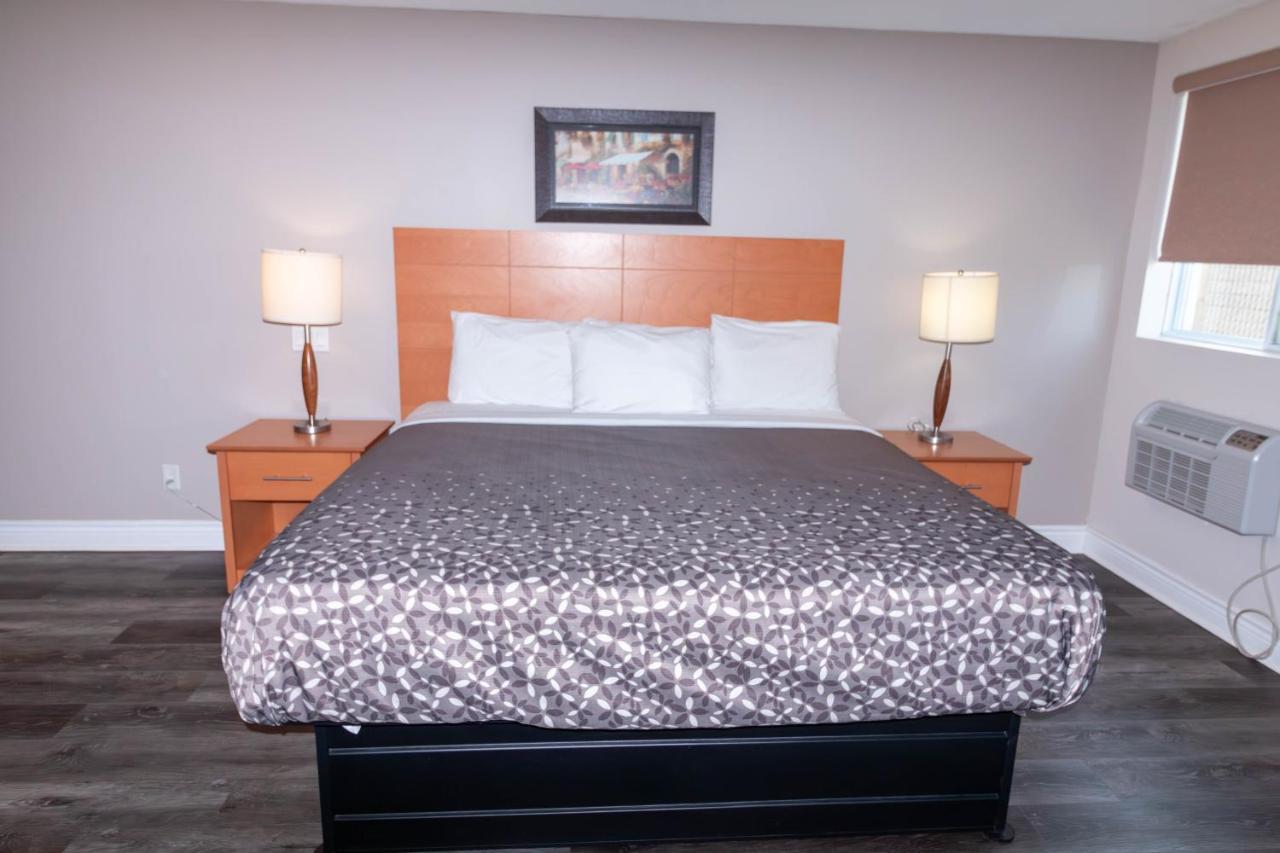 Borden Inn And Suites Angus Extérieur photo